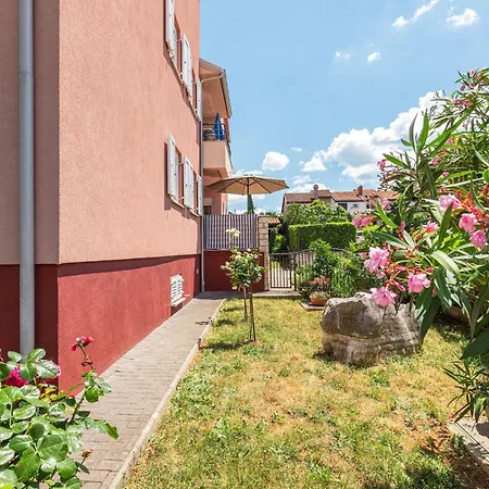 Appartement Pinta Mit Grossem Garten By Interhome *