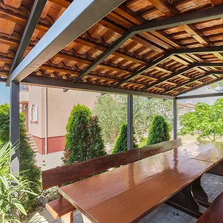 Pinta Mit Grossem Garten By Interhome *