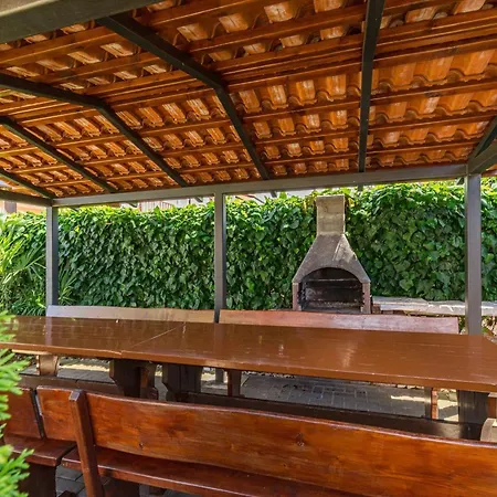 Appartement Pinta Mit Grossem Garten By Interhome