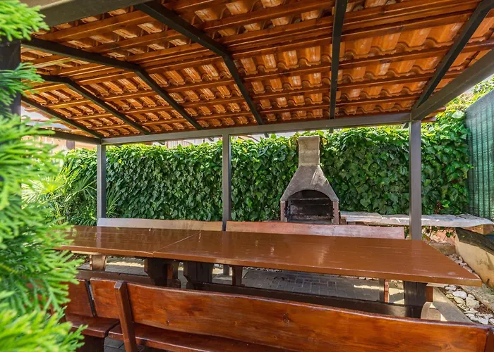 Appartement Pinta Mit Grossem Garten By Interhome