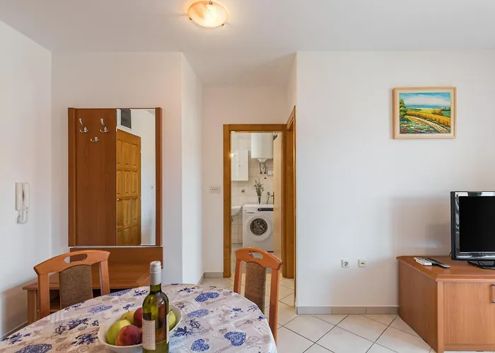 Pinta Mit Grossem Garten By Interhome