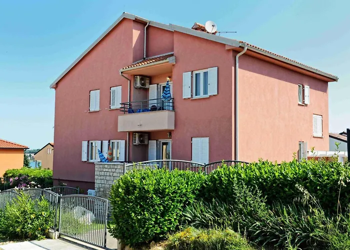 Pinta Mit Grossem Garten By Interhome