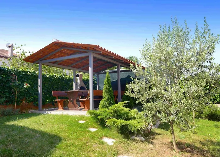 Pinta Mit Grossem Garten By Interhome *