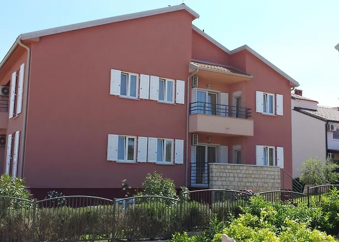 Apartment Pinta Mit Grossem Garten By Interhome