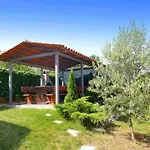 Pinta Mit Grossem Garten By Interhome *