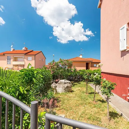 Pinta Mit Grossem Garten By Interhome Apartmán