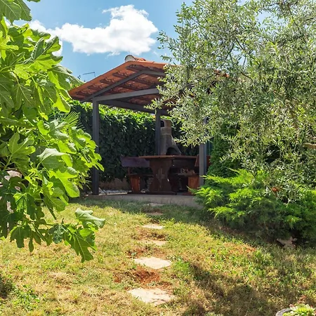 Pinta Mit Grossem Garten By Interhome Apartmán Dajla