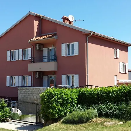 Apartment Pinta Mit Grossem Garten By Interhome Dajla