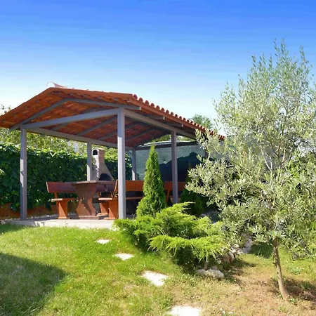 Pinta Mit Grossem Garten By Interhome *