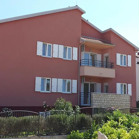 Apartment Pinta Mit Grossem Garten By Interhome