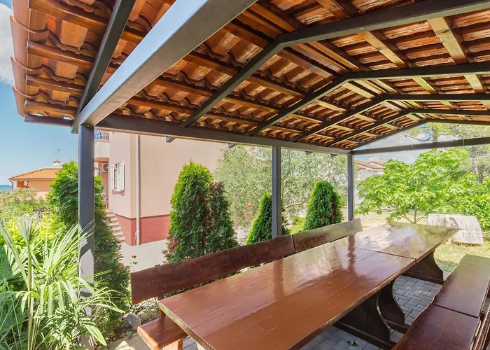 Pinta Mit Grossem Garten By Interhome *