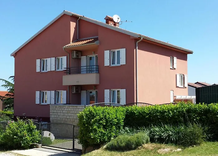 Apartment Pinta Mit Grossem Garten By Interhome Dajla